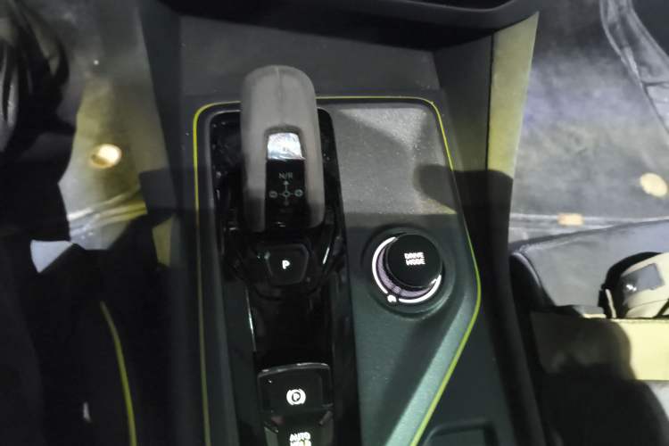 Used Lynk & Co 03 2020 03+ 2.0TD Automatic Wind-Chasing Edition Gear Lever