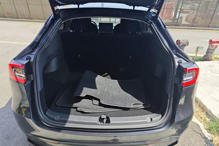 Used Tesla Model Y 2024 Rear-Wheel-Drive Version Trunk