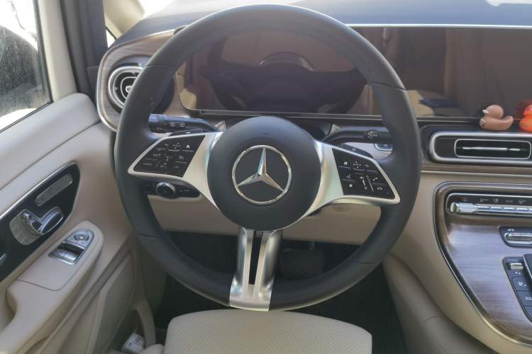 Used Mercedes-Benz V-Class 2024 V 300 Pilot Edition Steering Wheel