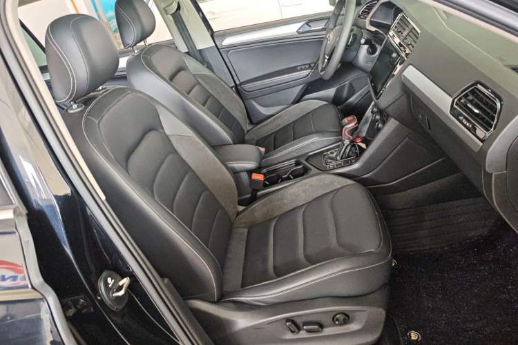 Used Volkswagen Tiguan L 2021 330TSI Automatic Two-Wheel Drive Smart Edition Right Front Seat