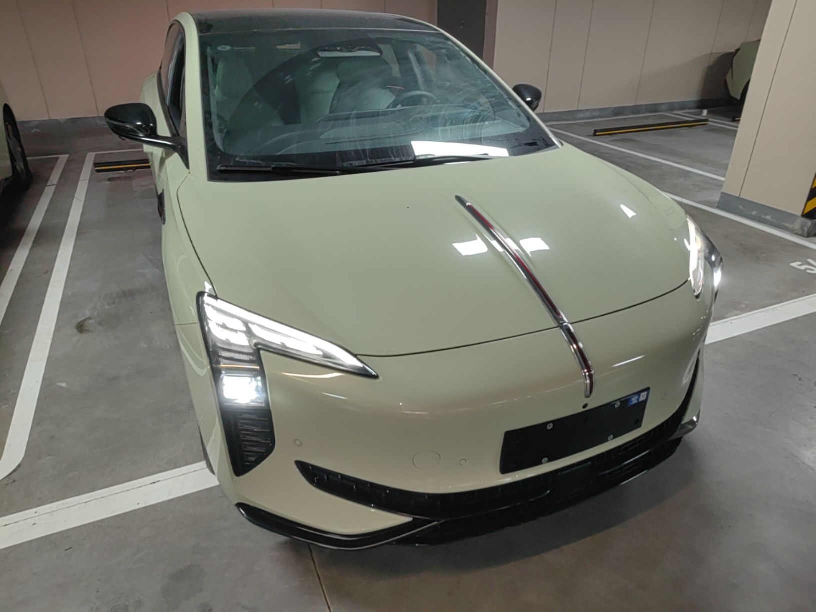 Hongqi EH7 2025 690 Smart Selection Edition — снимка 3