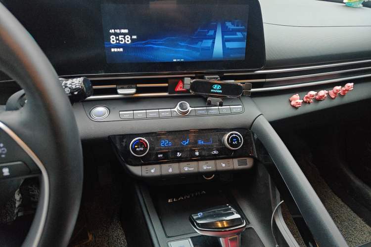 Used Hyundai Elantra 2023 1.5L CVT LUX Prestige Edition Audio And AC Panel