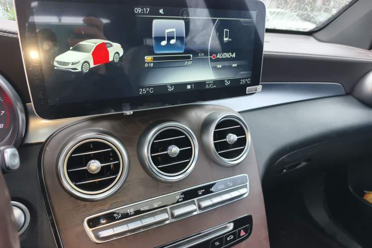 Used Mercedes-Benz GLC 2018 Refreshed GLC 300 4MATIC Dynamic Edition
