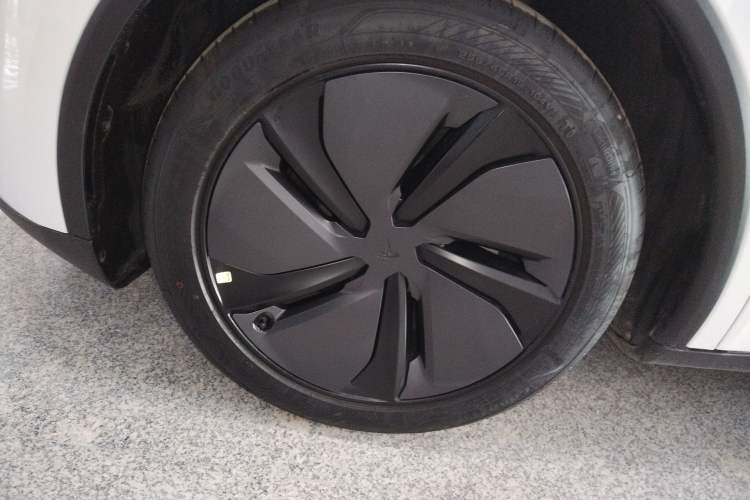 Used Tesla Model Y 2025 Rear-Wheel-Drive Version
