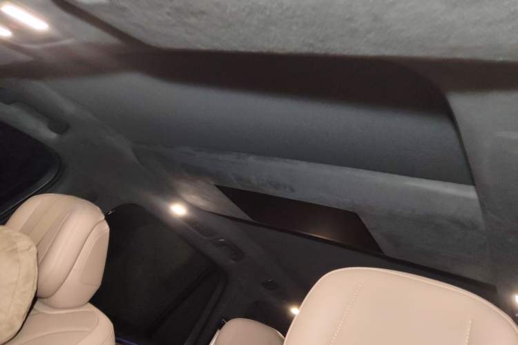 Used ONVO Luxeed L90 2025 Model—Ultra Six-Seater Version
