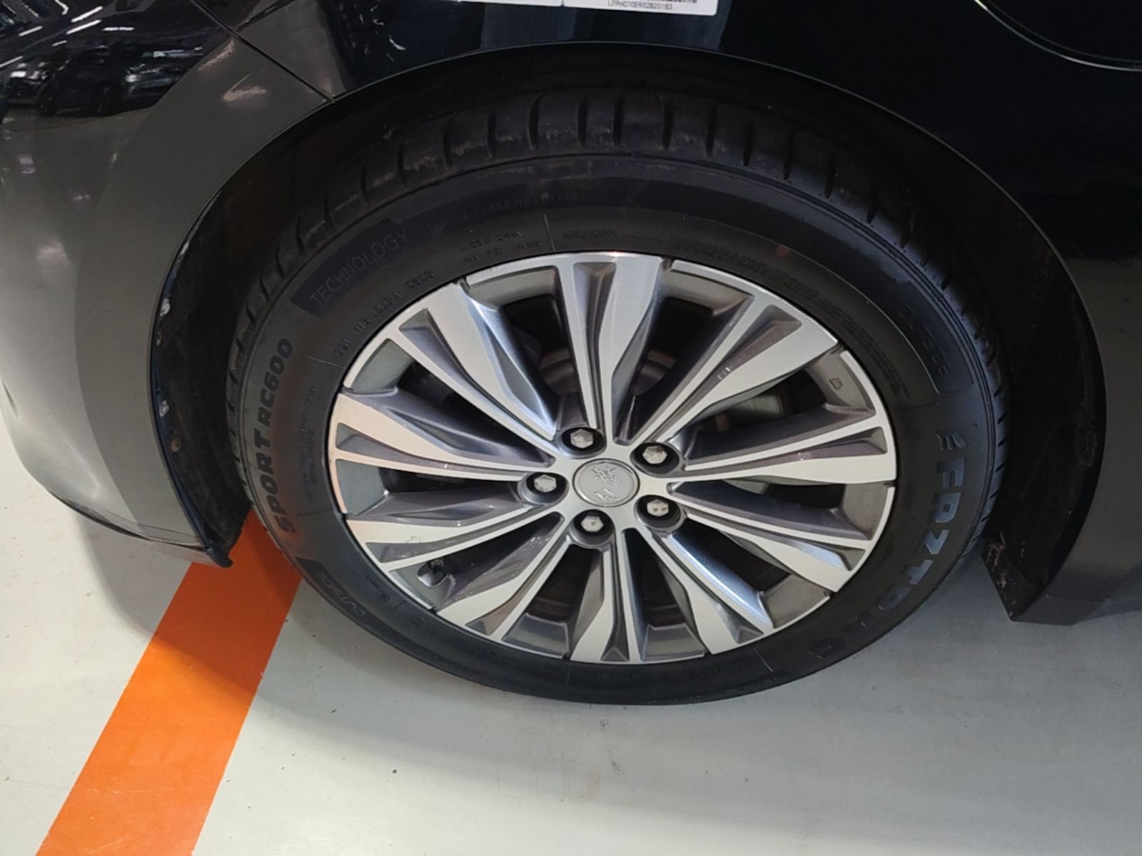 Hongqi E-QM5 2024 610 km PLUS — снимка 10