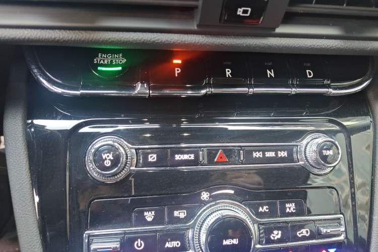 Used Lincoln Corsair 2022 Revised Version 2.0T Two-Wheel Drive Luxury Edition Gear Lever