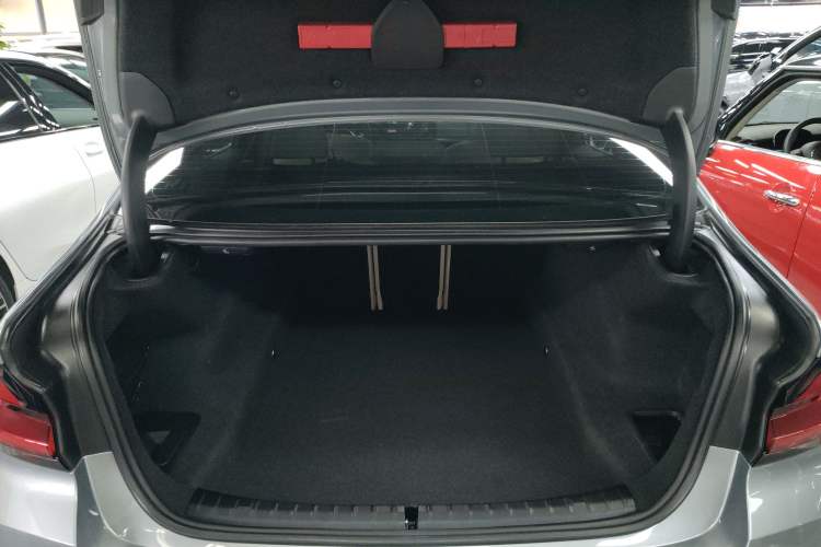 Used BMW 5 Series 2022 Second Facelift 540i Sport Line M Sport Package Trunk