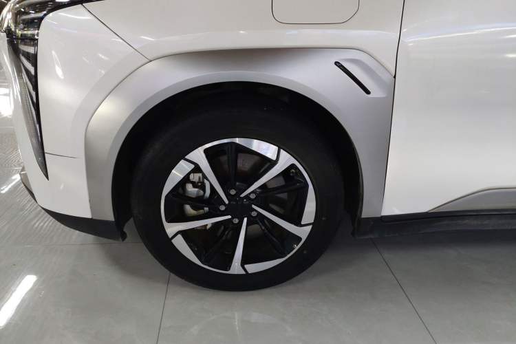 Used AION Y 2023 Plus 510 Smart Edition Left Front Wheel Hub