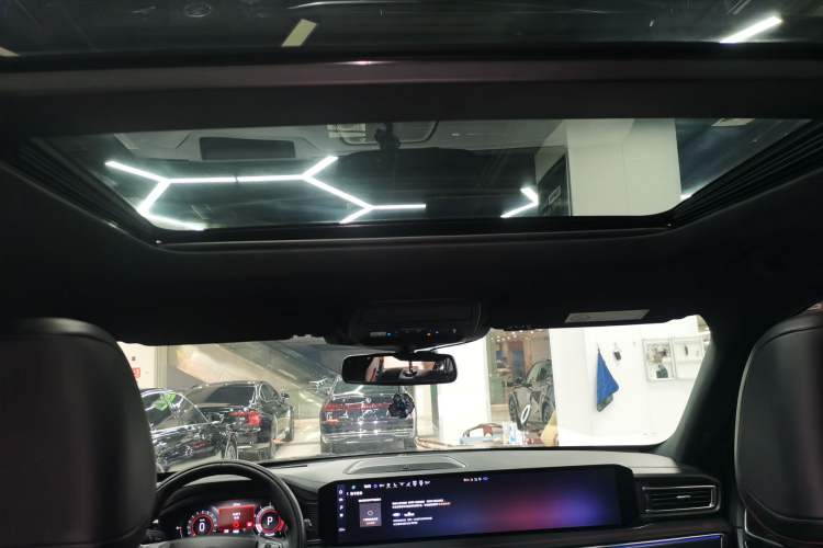 Used Ford Explorer 2023 EcoBoost 285 4x4 ST-LINE 6-Seater