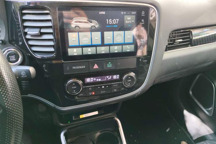 Used Mitsubishi Outlander 2021 2.4L 4x4 Zhi Xiang Edition 7 Seats