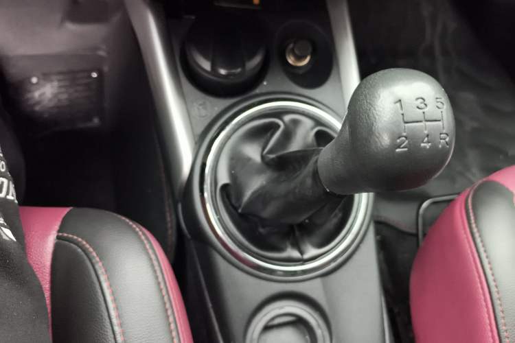 Used Mitsubishi ASX 2018 1.6L Manual Two-Wheel Drive Fashion Edition Gear Lever