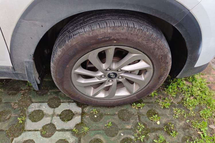 Used Hyundai Tucson 2015 1.6T Dual-Clutch Two-Wheel-Drive Smart Model Right Front Wheel Hub