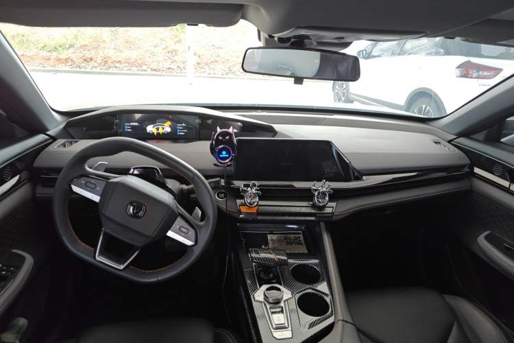 Used CHANGAN UNI-V 2022 1.5T Prestige Version
