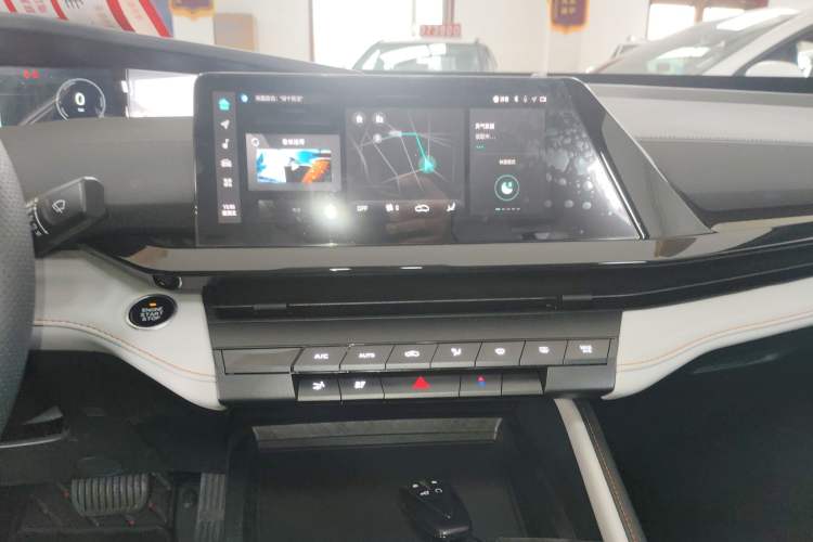 Used CHANGAN UNI-V iDD 2024 Blue Whale Smart Electric iDD 136km Smart & Fun Model