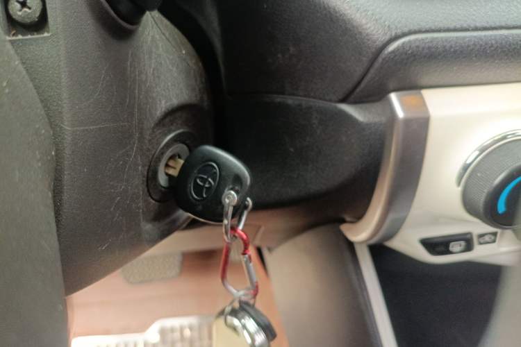 Used Toyota YARiS L Zhi Xuan 2015 1.5G Automatic Xuan Dong Sunroof Special Edition Vehicle Key