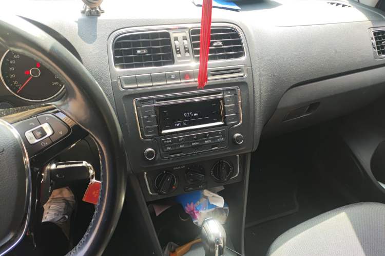 Used Volkswagen Polo 2016 1.6L Automatic Comfort Model Audio And AC Panel