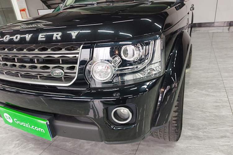 Used Land Rover Discovery 2016 3.0 SC Obsidian Black Heritage Edition SE
