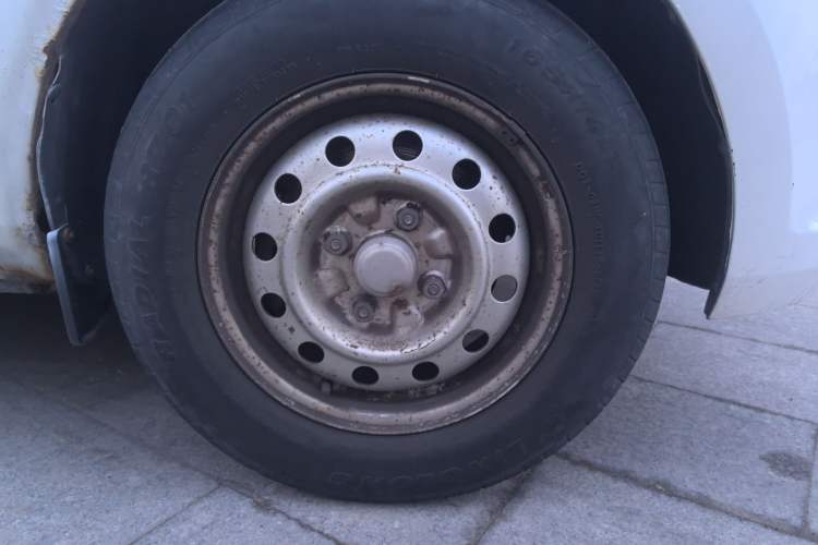 Used Wuling Rongguang V 2015 1.2L Practical Model Right Front Wheel Hub