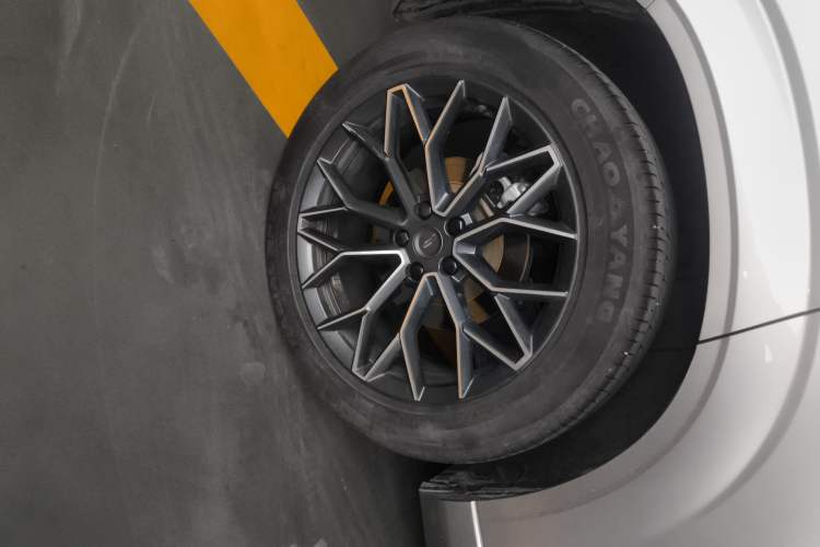 Used CHANGAN OSHAN Z6 2023 Blue Whale 1.5T DCT Smart Edition Exterior 5