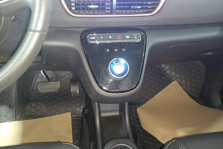 Used ORA White Cat 2022 Xiaoyue Mao Edition 360 km Luxury Model Lithium NMC Gear Lever