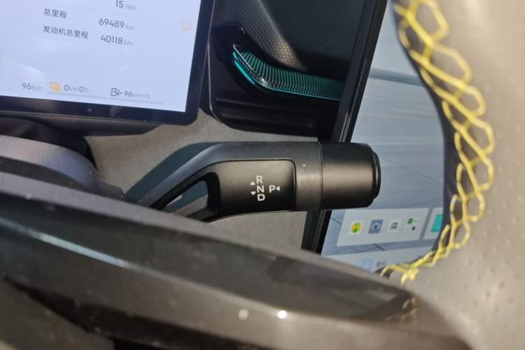 Used Lynk & Co 08 EM-P 2025 220 km All-Wheel-Drive Performance Halo
