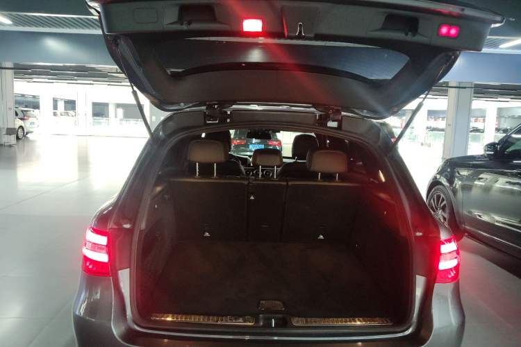 Used Mercedes-Benz GLC 2019 Facelift GLC 260 L 4MATIC Luxury Model Trunk