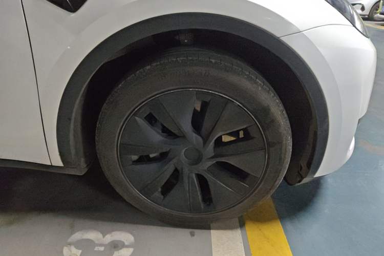 Used Tesla Model Y 2024 Rear-Wheel-Drive Version Right Front Wheel Hub