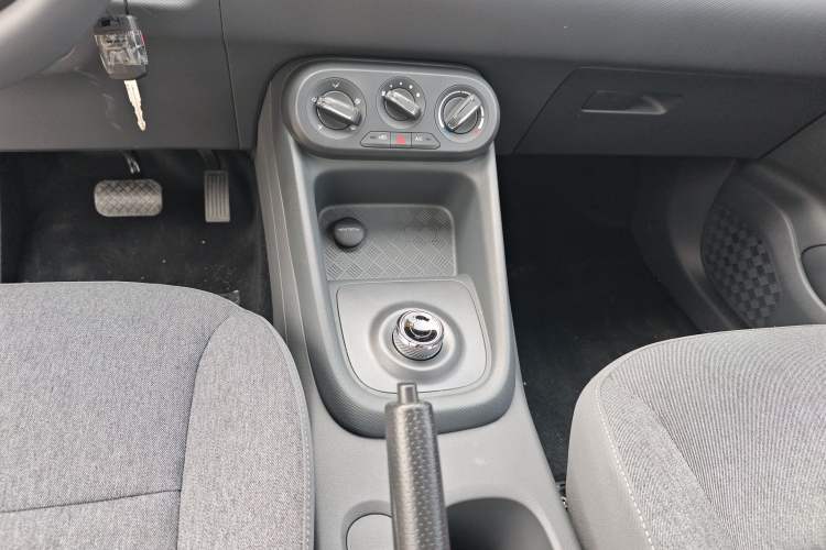 Used Wuling Hongguang New Energy 2025 Extended-Range Hybrid 50 km Utility Version