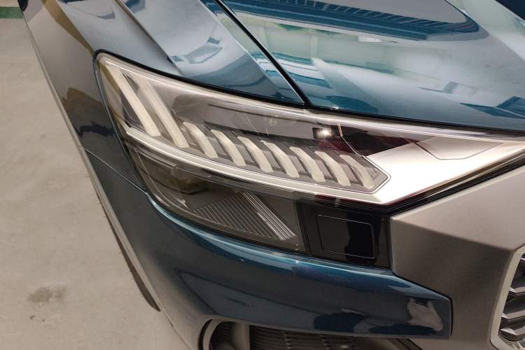 Used Audi Q8 2021 55 TFSI Prestige Dynamic Edition Right Front Headlight
