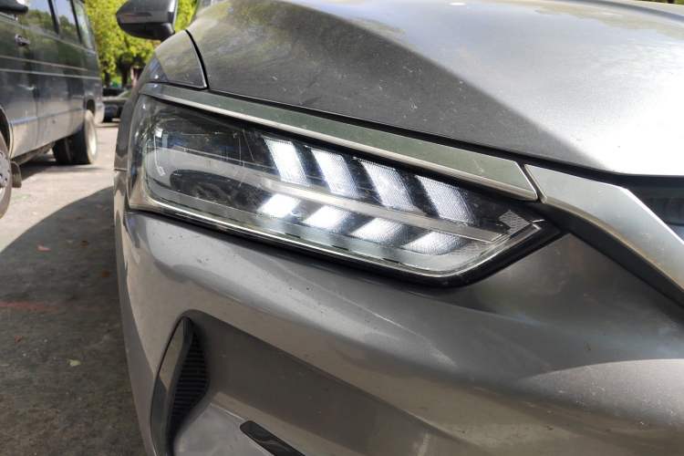 Used BYD Qin PLUS 2023 Champion Edition EV 510KM Leading Model Right Front Headlight