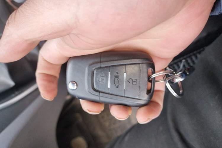 Used SAIC MAXUS Xintu V80 2021 2.0T Manual Classic Aoyuntong 127 PS Mid-axle Mid-roof 6/7/8/9-Seater