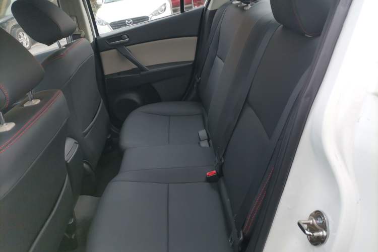 Used Mazda Mazda 3 2015 Sedan 1.6L Automatic Comfort Model