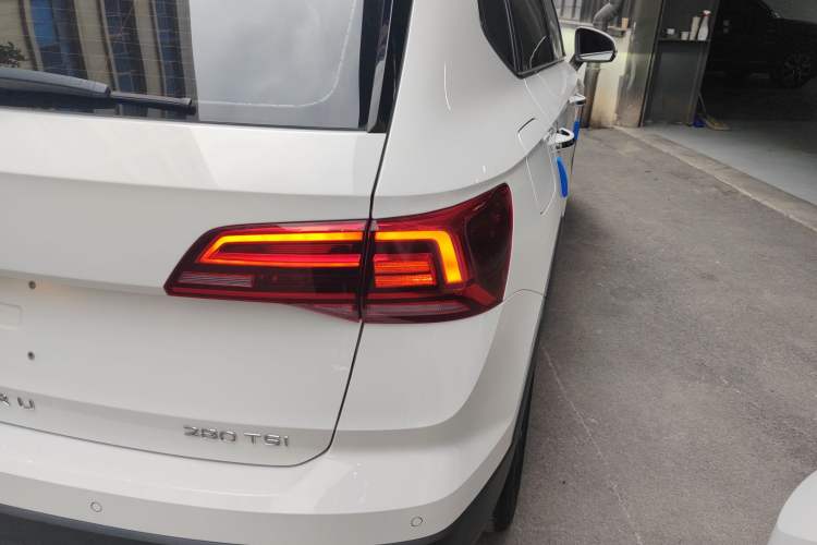 Used Volkswagen Tharu 2022 280TSI Two-Wheel-Drive Luxury Edition