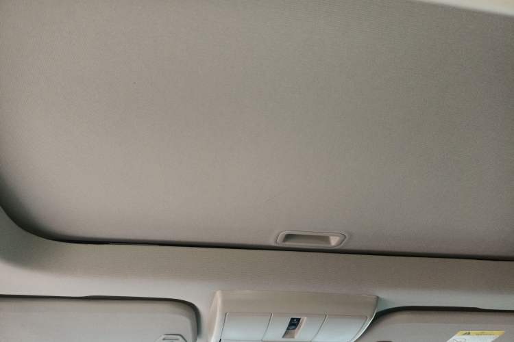 Used Dodge Journey 2013 2.4L Two-Wheel Drive Luxury Version Headliner