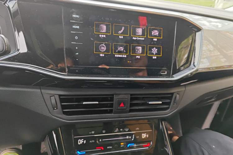 Used Volkswagen Tayron 2020 330TSI Two-Wheel Drive Luxury Smart Connectivity Version Audio And AC Panel