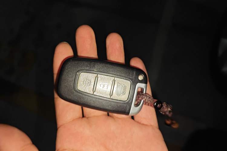 Used Kia Sportage R 2011 2.0L Automatic Two-Wheel Drive GLS Vehicle Key