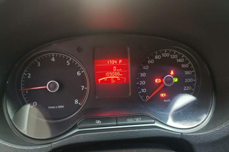 Used Volkswagen Polo 2011 1.4L Automatic ZhiShang Version Odometer Close Up
