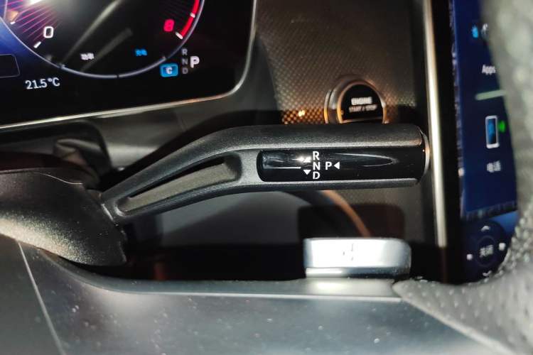 Used Mercedes-Benz GLC Coupe 2024 GLC 260 4MATIC Coupe SUV Gear Lever