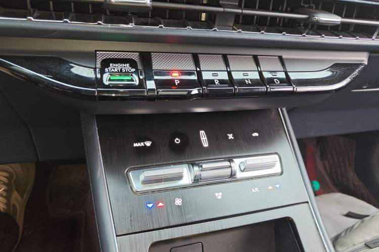 Used Lincoln Corsair 2024 1.5T Two-Wheel Drive Luxury Hybrid Version Gear Lever