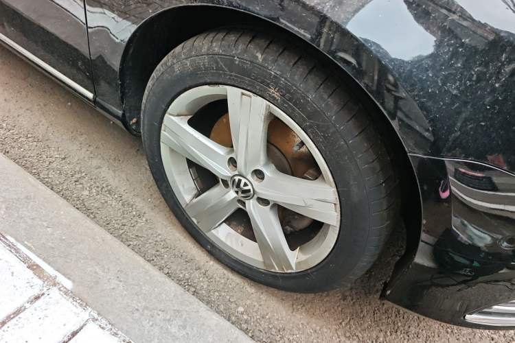 Used Volkswagen Magotan 2015 Revised 1.8TSI Prestige Version Right Front Wheel Hub