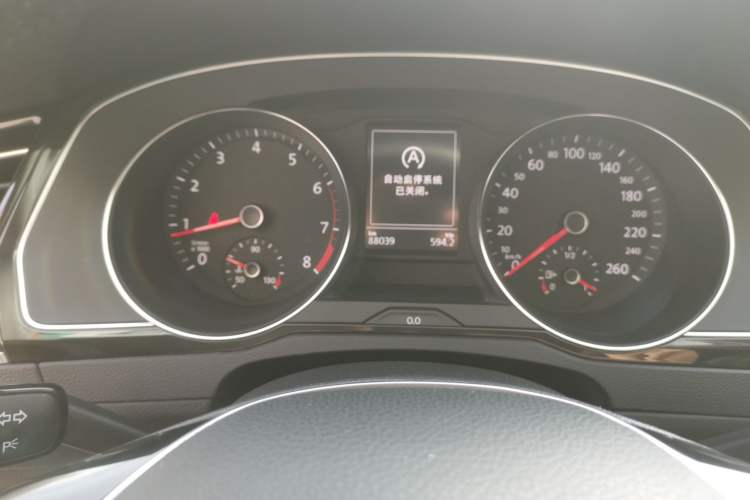 Used Volkswagen Magotan 2018 330TSI DSG Luxury Model Odometer Close Up