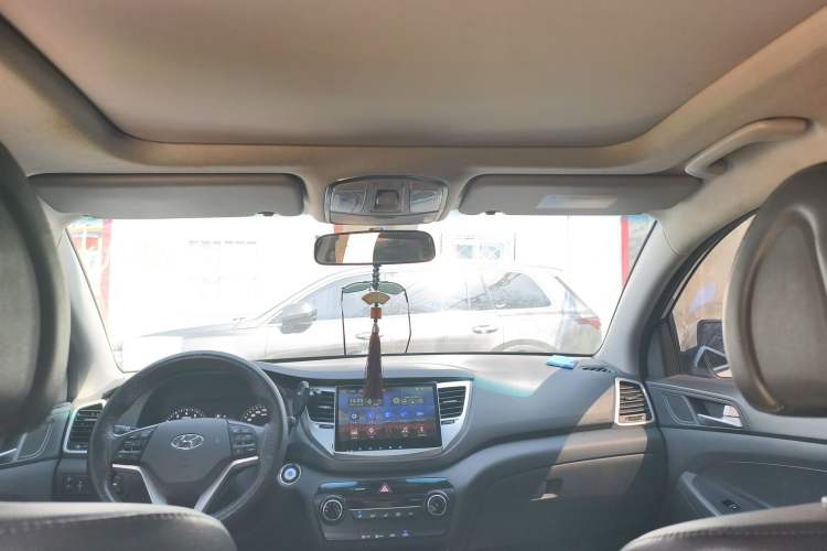 Used Hyundai Tucson 2015 2.0L Automatic Two-Wheel Drive Smart Version