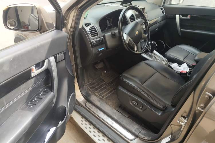 Used Chevrolet Captiva 2015 2.4L 4x4 Flagship Edition 7-Seater Driver Seat