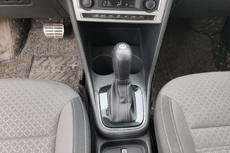 Used Volkswagen Polo 2016 1.6L Cross Polo Automatic Gear Lever