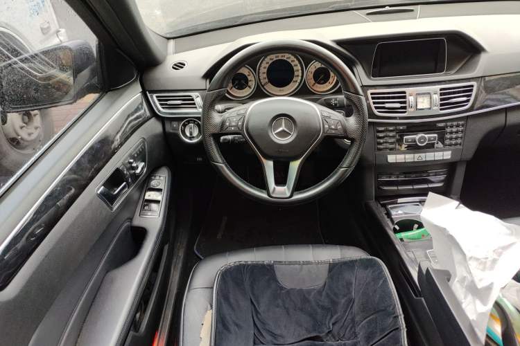 Used Mercedes-Benz E-Class 2015 E 260 L Sport & Fashion Model Steering Wheel