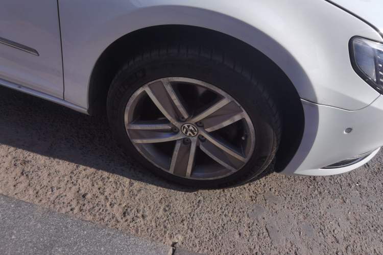 Used Volkswagen FAW-Volkswagen CC 2015 2.0 TSI Luxury Model Right Front Wheel Hub