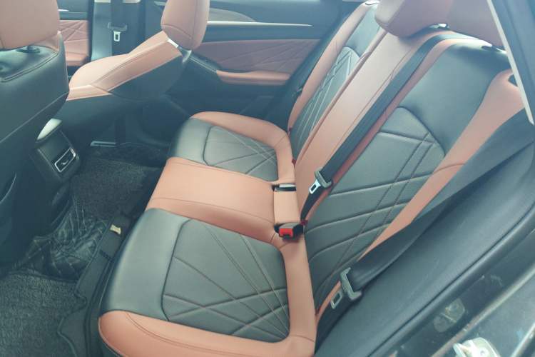 Used CHANGAN Eado 2023 Changan Edition PLUS Blue Whale NE 1.4T GDI DCT Prestige Version
