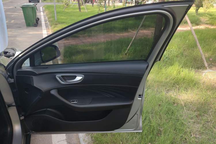 Used Roewe D7 2023 DMH 125km Superior Edition