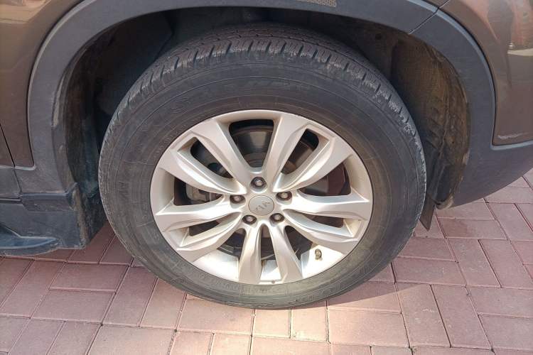 Used Kia Sorento 2012 2.4L Gasoline Luxury Edition Right Front Wheel Hub